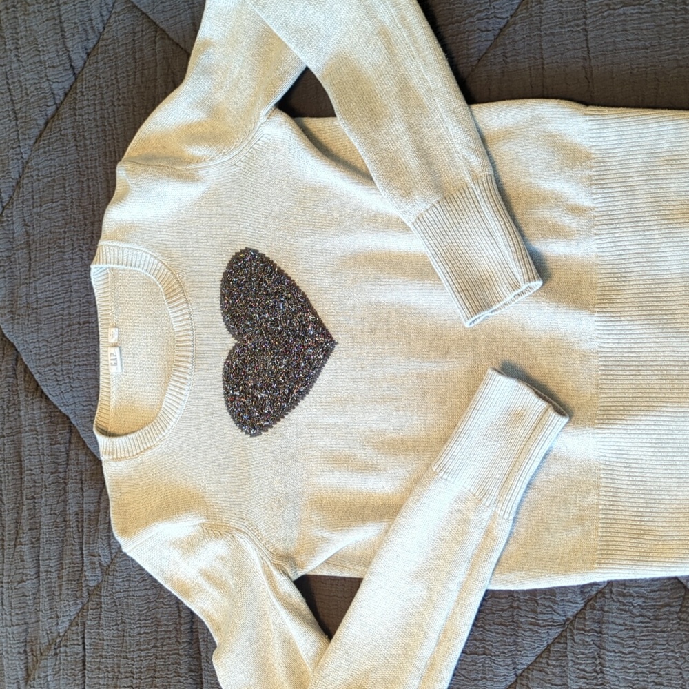 Gao Women's Sweater with Heart Design